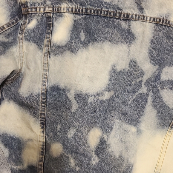 Unveil Bleach Washed Jean Jacket - Picture 5 of 16